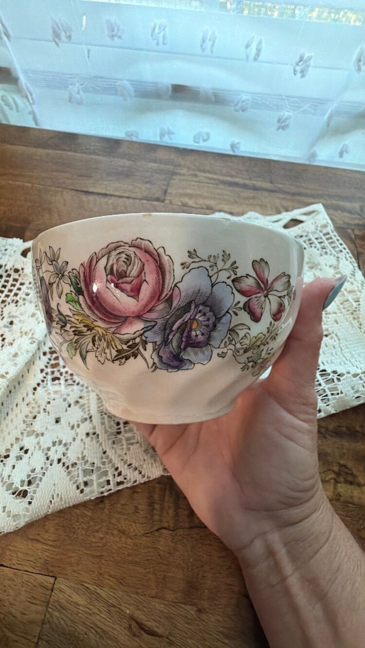 # 78 Vintage Johnson brothers Sheraton pattern bowl